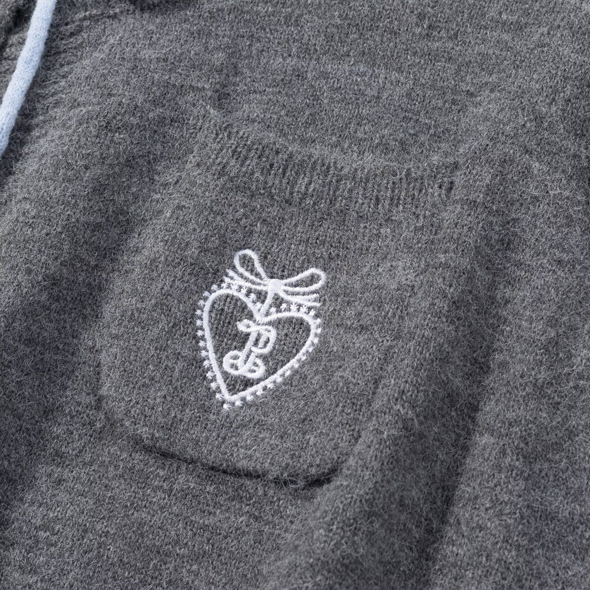 Two versatile knitted cardigans for college style vacation